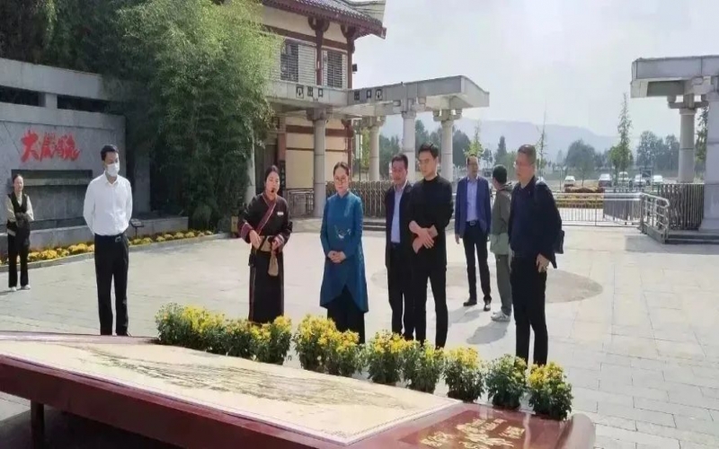 全國人大代表、中國民間商會副會長、全聯(lián)女企業(yè)家商會會長、天津榮程祥泰集團董事會主席張榮華到靈寶市考察傳統(tǒng)文化保護傳承