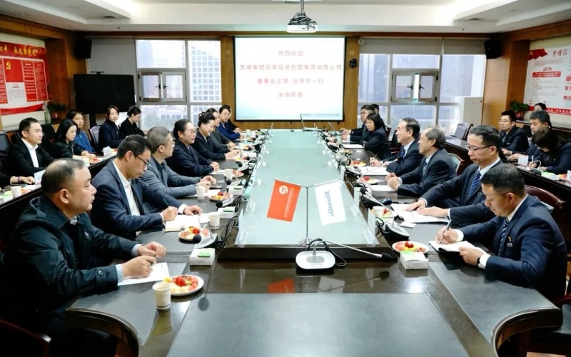 榮程集團(tuán)董事會(huì)主席張榮華，榮華控股黨委書(shū)記、董事長(zhǎng)崔榮華一行到陜鼓座談交流