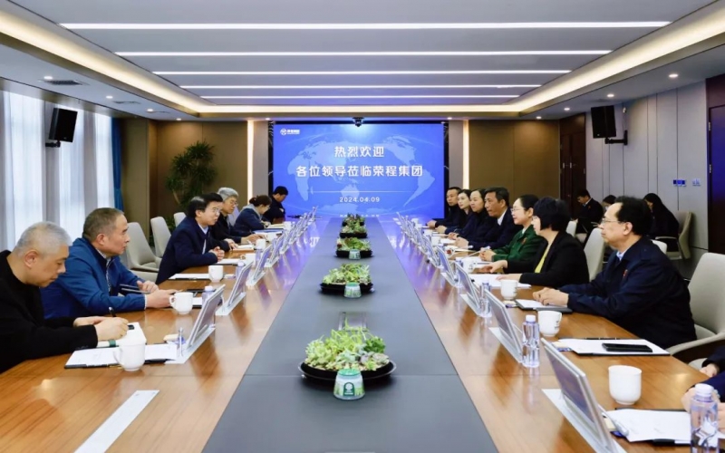 榮程集團(tuán)董事會主席張榮華與天津紡織集團(tuán)黨委書記、董事長葛傳兵開展座談交流