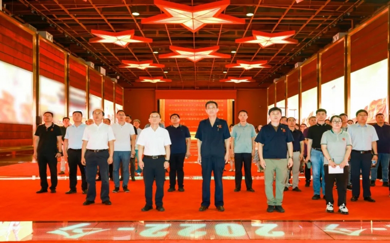 天津中德應(yīng)用技術(shù)大學(xué)黨委副書記、校長(zhǎng)王海龍一行到榮程集團(tuán)參觀交流