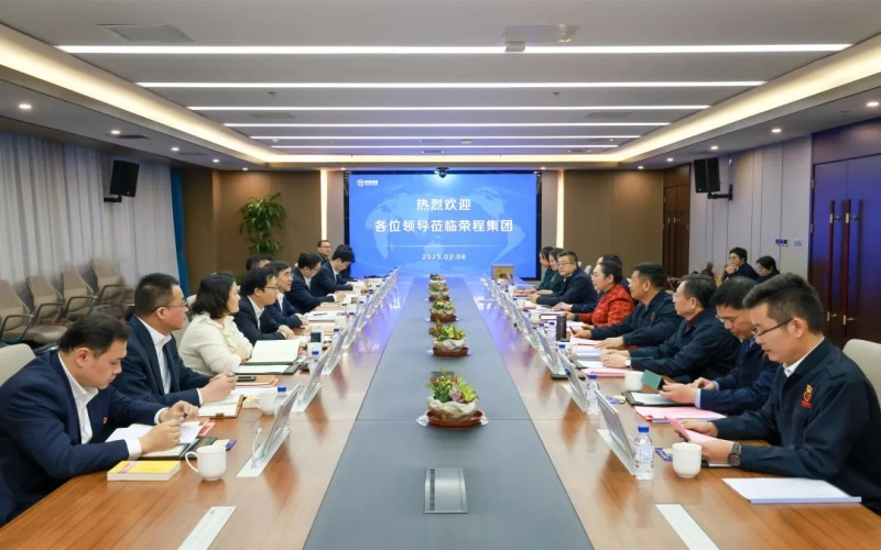 榮程集團(tuán)董事會(huì)主席張榮華與中國(guó)工商銀行天津分行黨委書(shū)記、行長(zhǎng)儲(chǔ)成龍座談交流