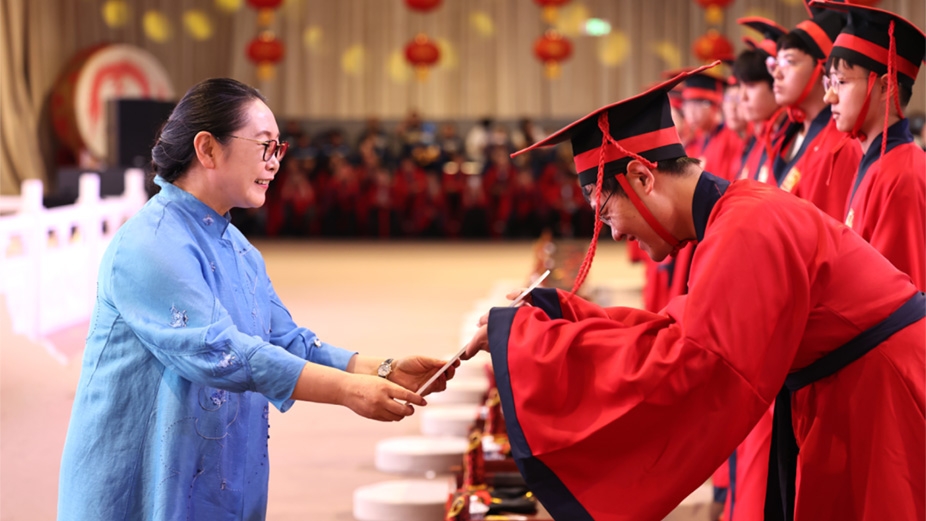 金秋揚(yáng)帆，逐夢(mèng)遠(yuǎn)航！榮程學(xué)子成人禮儀式